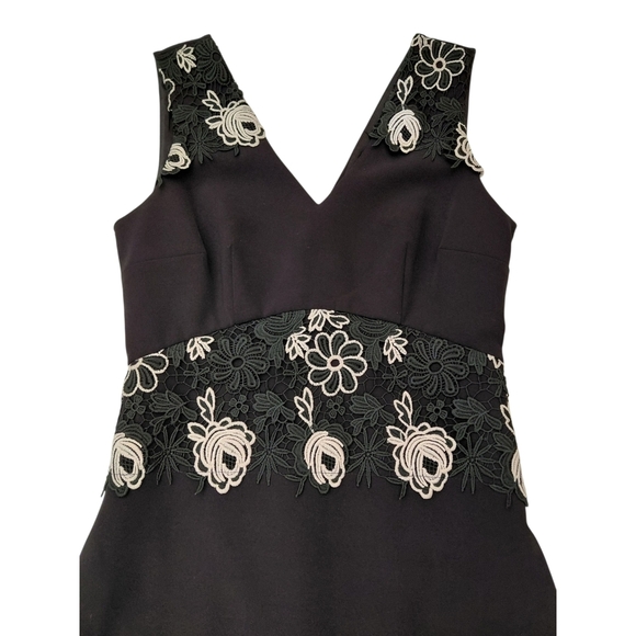 RW&CO Black and Cream Embellished V-Neck Sheath Dress - Picture 3 of 8